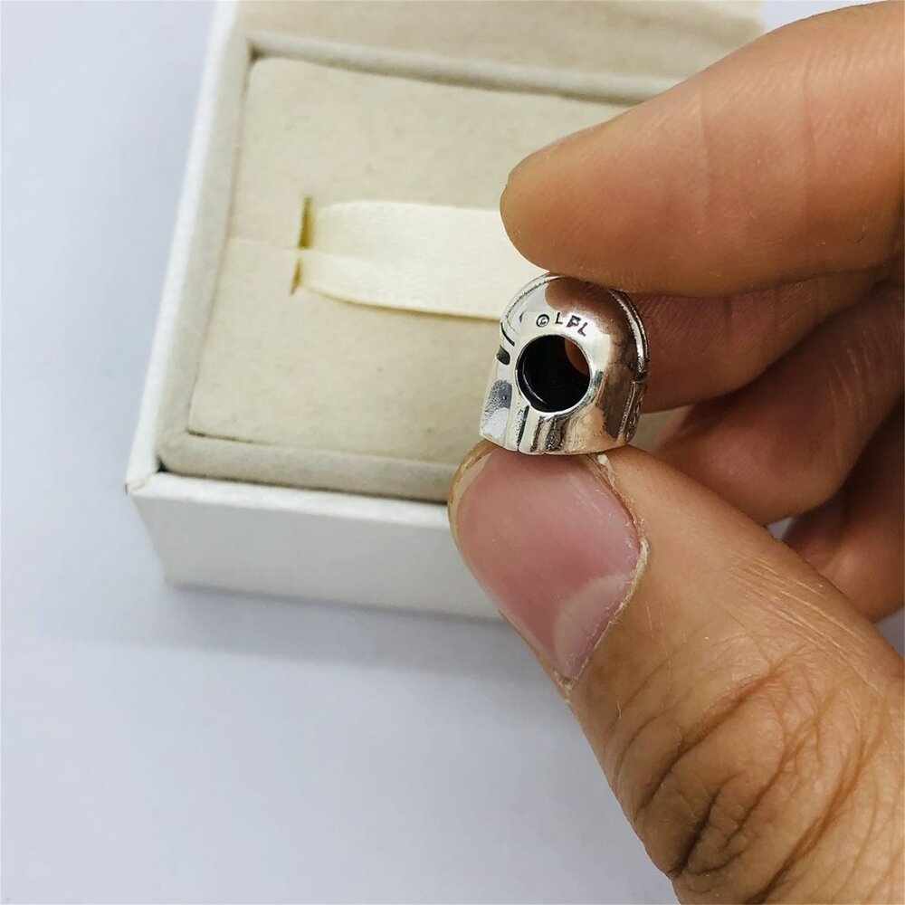 ✨✨ Pandora The Mandalorian Helmet Charm - Picture 2 of 6